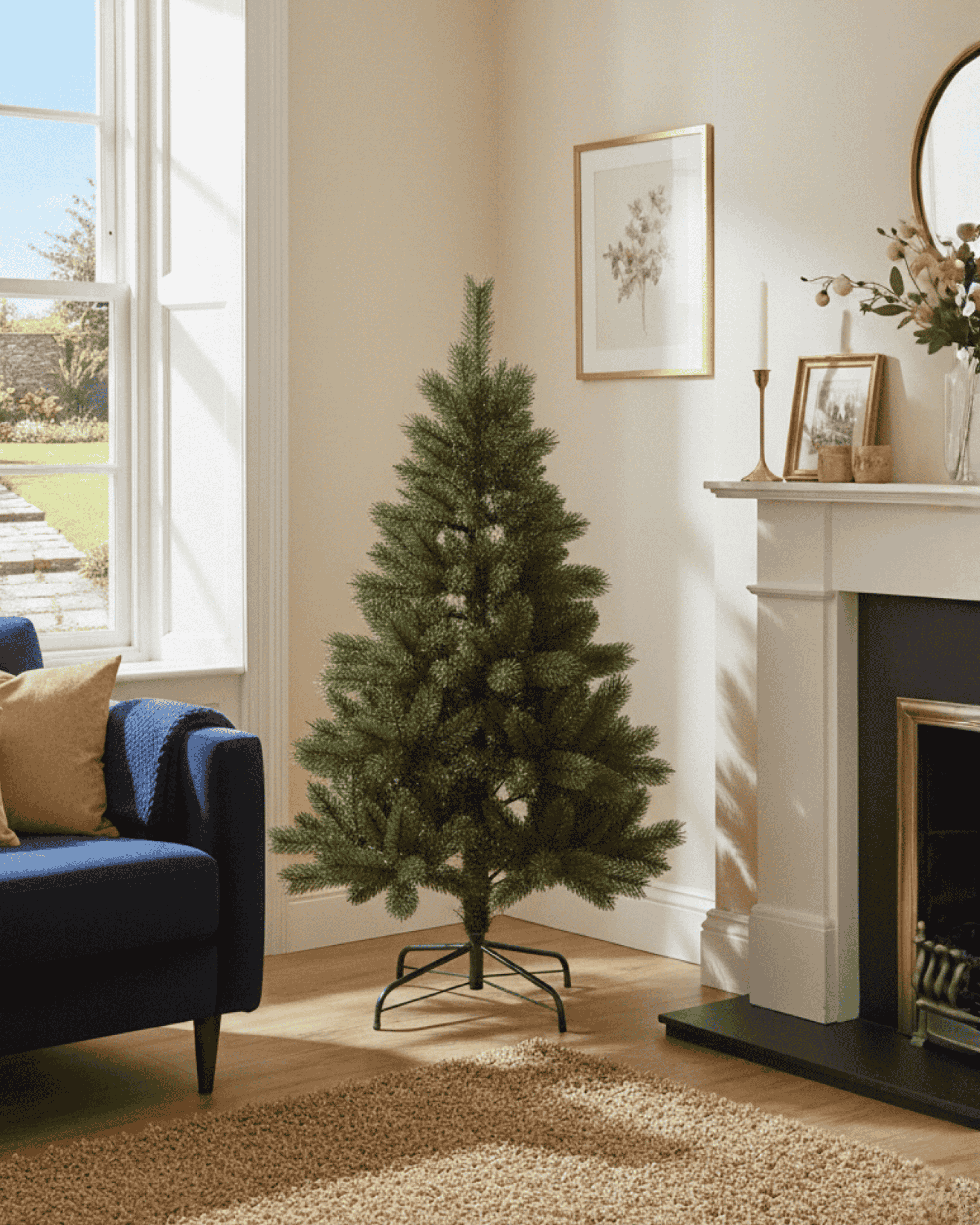 Christmas Tree 4ft in living room